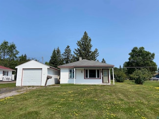 55 Davis Dr, Silver Bay, MN 55614