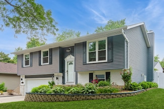 116 S Deerpath Dr, Vernon Hills, IL 60061