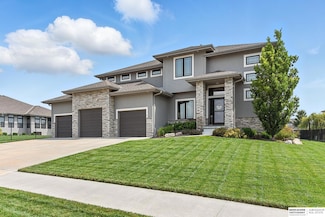 18716 Hampton Dr, Omaha, NE 68136