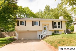 15292 Blackwell Dr, Omaha, NE 68137