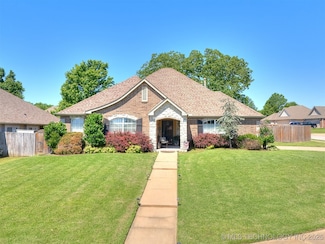 2008 N 8th St, Broken Arrow, OK 74012