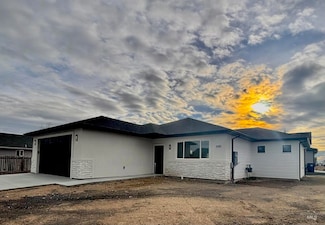 1199 Saddle Dr, Filer, ID 83328