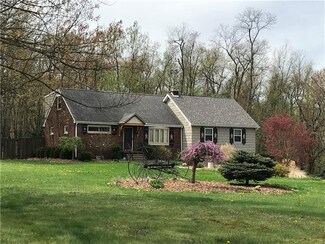 718 Gardner Center Rd, New Castle, PA 16101