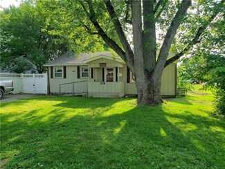 218 N 4th St, Elwood, IN 46036