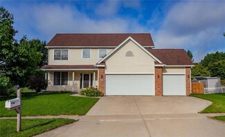624 76th St, West Des Moines, IA 50266