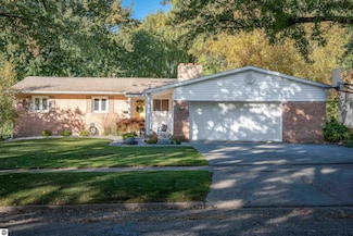 205 Westview Dr, Alma, MI 48801