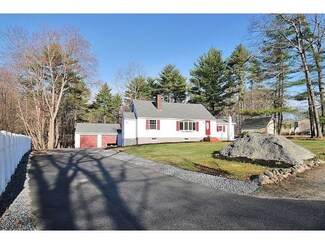 18 Pine Rd, North Hampton, NH 03862