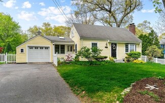8 Connecticut Ave, Barrington, RI 02806