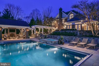 9001 Holly Leaf Ln, Bethesda, MD 20817