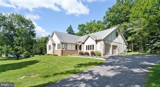 457 Castanea Dr, Martinsburg, WV 25403