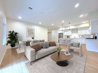 90 E Central St Unit 105, Franklin, MA 02038