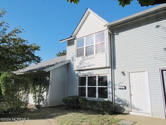 103 Williamsburg Ln, Lakewood, NJ 08701