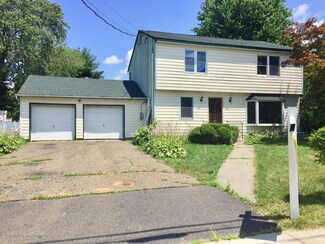 14 Locust St, Cliffwood, NJ 07721