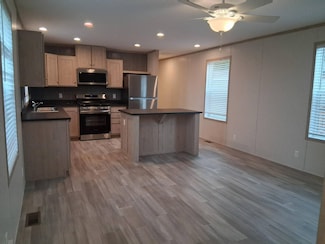 328 W 53rd St Unit 52, Anderson, IN 46013