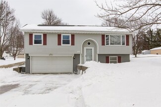 212 Palo Rd, Center Point, IA 52213