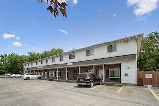 70 Circle Dr Unit 7, North Liberty, IA 52317