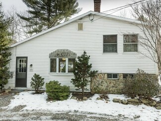 13 Clay Hill Rd, Cape Neddick, ME 03902
