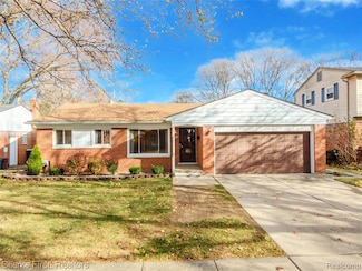 17586 Hillcrest St, Livonia, MI 48152