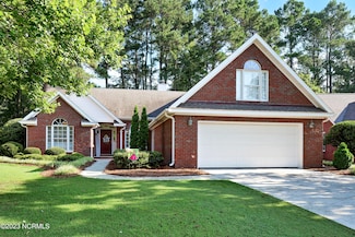 105 Candlewood Dr, Wallace, NC 28466