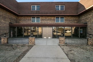 475 Shenstone Rd Unit 301, Riverside, IL 60546