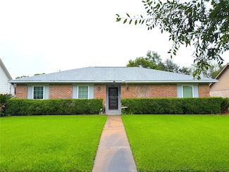 7011 Lacy Hill Dr, Houston, TX 77036