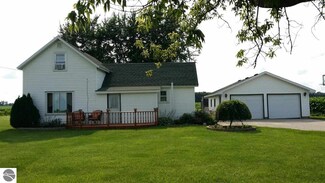 6748 S Loomis Rd, Shepherd, MI 48883