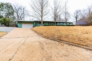 124 Valley Dr, Helena, AR 72342