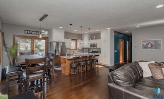 25785 Lyndale Rd, Renner, SD 57055