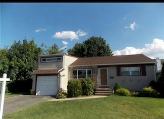 8 Tobias St, Hicksville, NY 11801