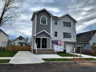 61 Northfield Ave, Staten Island, NY 10303