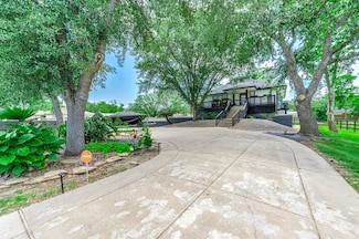 5301 Bayou Dr, Dickinson, TX 77539