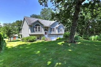 11 Parlor Rock Rd, Trumbull, CT 06611