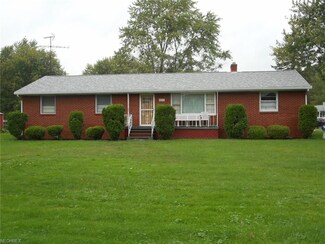 1077 N Leavitt Rd, Leavittsburg, OH 44430