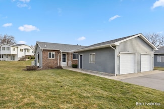 4543 N Valley Dr NE Unit 23, Grand Rapids, MI 49525