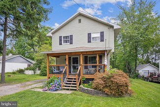 33 Patterson St, Waymart, PA 18472