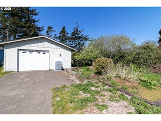 975 Kingwood St, Florence, OR 97439