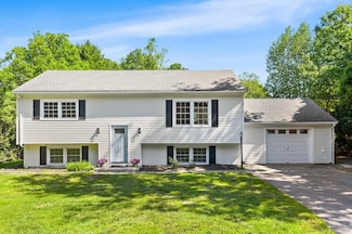 11 Marjorie St, Stonington, CT 06355