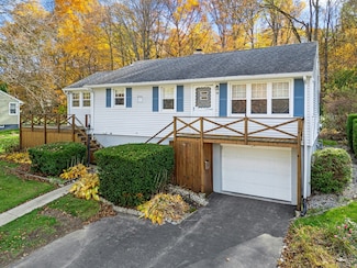 10 Leslie Ln, Millbury, MA 01527