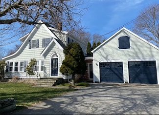 348 Bristol Ferry Rd, Portsmouth, RI 02871