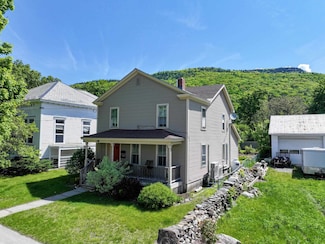 38 North St, Bristol, VT 05443