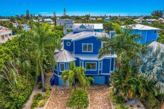 111 81st St, Holmes Beach, FL 34217
