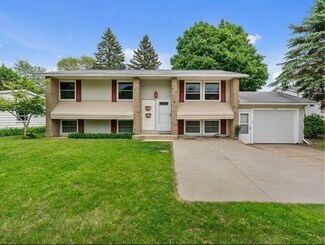1309 Highland Dr, Petoskey, MI 49770