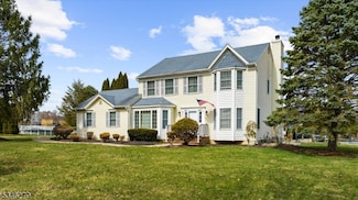 611 Debra Ln, Stewartsville, NJ 08886