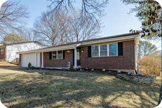 728 La Bonne Pkwy, Ballwin, MO 63021