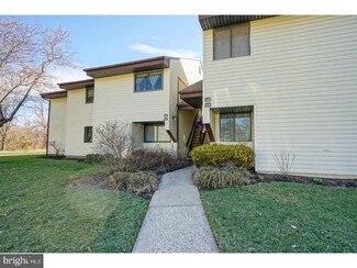 10 E Daisy Ln Unit A, Mount Laurel, NJ 08054