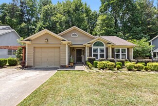 8701 Hornwood Ct, Charlotte, NC 28215