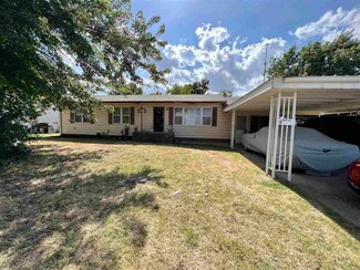1411 N 7th St, Perry, OK 73077