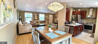 4033 Pickstone Dr, Fairfax, VA 22032