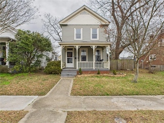 12 Holly St, Hampton, VA 23669