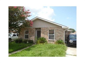 5912 N Oak Dr, Marrero, LA 70072